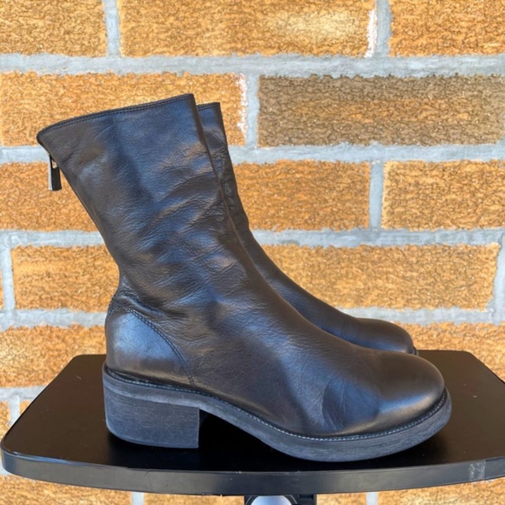 A little nostalgic style rear zipper boots size 37